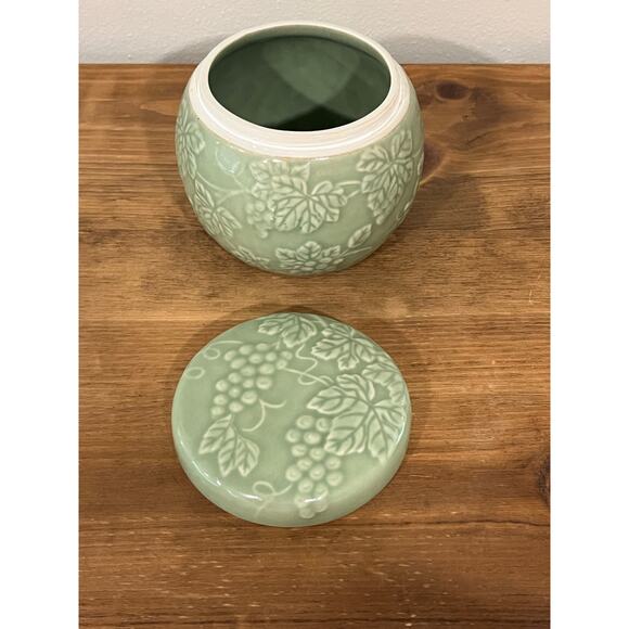 Andrea by Sadek Chopsticks Ceramic Jar with Lid Green Grape Leaf Motif Vintage - Picture 2 of 9